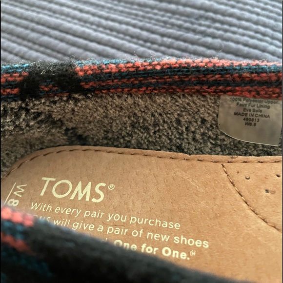 New Toms w/o tags Women’s Size 8.5. Fleece inside. - Picture 6 of 6